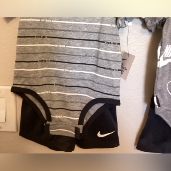 2 Piece sets Lot - Picture 2 of 6